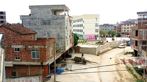 两悍女无证开房遭拒狂殴服务员，古建筑工程服务引热议